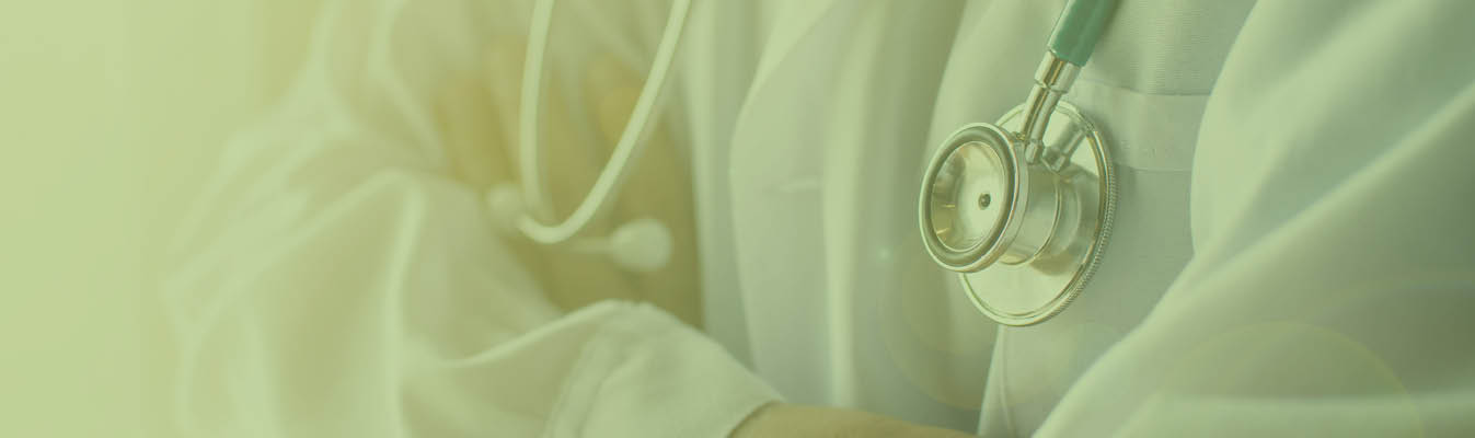 Image of a doctor with his arms crossed